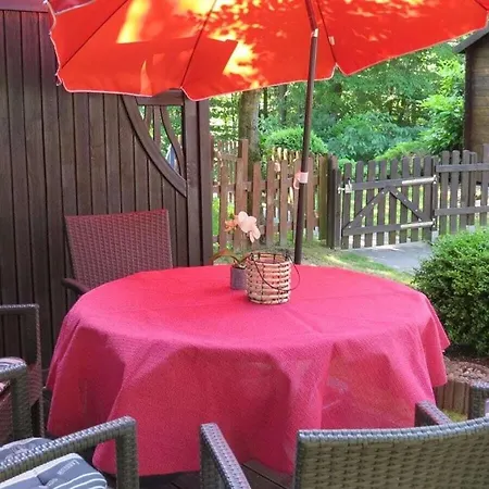 In Seelze With Swimming Pool 希尔泽